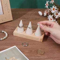 Houten Ringhouder met 3 Conen, Velvet Ringdisplay voor Sieraden, Perfect voor Bruiloften en Retail Exposities, Sieradenopslag en Decoratie — thumbnail 2