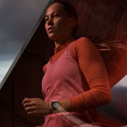 Apple Watch Series 9 - 41mm - Case with Winter Blue Sport Loop - Sterrenlicht Aluminium — thumbnail 3