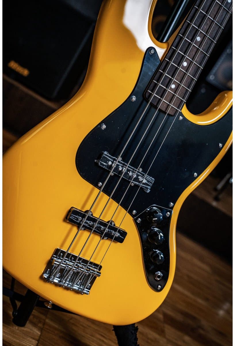 Markbass MB 4 Yellow JB elektrische basgitaar met gigbag — afbeelding 1