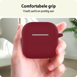 Hoesje Geschikt voor Apple AirPods 5 - Siliconen Hoes met Clip - Silicone Case Cover - Donkerrood — thumbnail 4