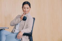 Draagbare Massagebal voor Vibratietherapie | Ultra-Portable en Nauwkeurig | Therapie voor Spanning en Beweging — thumbnail 4