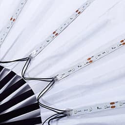 Opvouwbare LED Ventilator voor Feesten en Raves - Perfect voor Dans en Show — thumbnail 4