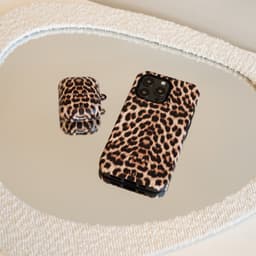 xoxo Wildhearts hoesje geschikt voor Airpods 1/2 - Wild Thing - Ook als telefoonhoesje verkrijgbaar - schokbestendige case geschikt voor Airpod 1 en 2 - koptelefoon case - Tijgerprint / luipaardprint - dierenprint hoesje - panterprint — thumbnail 5