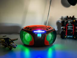 Lenco SCD-550RD - Draagbare radio met Bluetooth® en LED verlichting - Rood — thumbnail 4