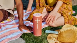 Ultimate Ears Megaboom 4 bluetooth speaker roze — thumbnail 3