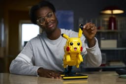 LEGO Pokémon Pikachu en Pokéball Bouwpakket voor Volwassenen en Woondecoratie - 72152 — thumbnail 3