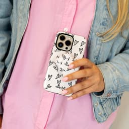 xoxo Wildhearts hoesje geschikt voor AirPods 1 / 2 - All Yours - Glossy - Ook als telefoonhoesje verkrijgbaar - schokbestendige case - koptelefoon hoesje - Glimmend - Beschermhoes met hartjesprint - hartjes - Beige - Zwart — thumbnail 4