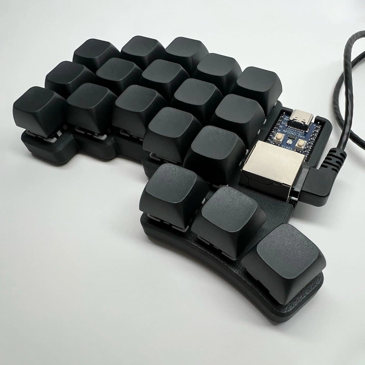 Allero Toetsenbord - Split Toetsenborden - Mechanisch Toetsenbord - XDA-keycaps - Volledig Aanpasbaar - Inclusief 0,5 m CAT6-kabel — afbeelding 1