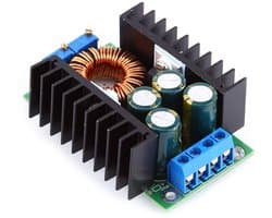 Verstelbare DC-DC Converter voor Spanningen van 0.8V tot 28V en Stroom tot 8A, Ideaal voor Elektronica en DIY Projecten
