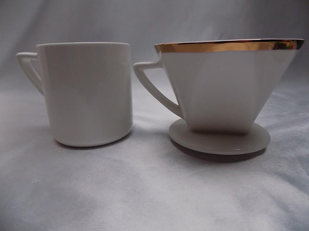 Koffiezet set, 2 kops (1 beker en filter aardewerk) met filters, koffie en maatlepel — afbeelding 1
