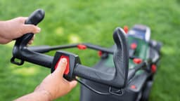 Bosch Tuinapparatuur - 18V ACCU-grasmaaier, 37 cm bereik, zonder accu, lader 06008B9E01 — thumbnail 3