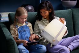 Kooduu Lite-Up PLAY Sky Blue - Draadloze Bluetooth Speaker en Deense Design LED- Lamp in één - tot ruim 10 uur wireless muziek streamen — thumbnail 4