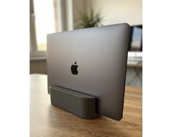 Verticale Laptop Standaard - Laptophouder - Geschikt voor MacBook & Laptops - Ruimtebesparend - Grijs