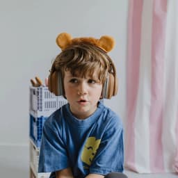 KIDYWOLF KIDYEARS Kinder Koptelefoon Leeuw – 85dB, Bluetooth & Jack, Opvouwbaar, Magnetische Oortjes, 4+ — thumbnail 4