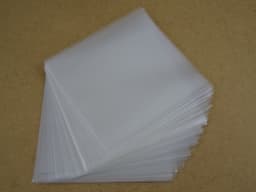 50 Stuks Single Hoezen (7", 45 toeren) glashelder - hoezen singles, outer sleeves, buiten hoes, platenhoezen, hoesjes, transparant, vinyl platen, singeltjes, buitenhoezen, sleeve, beschermhoezen, buitenhoes, beschermhoes, plastic, 45t, 7 inch — thumbnail 2