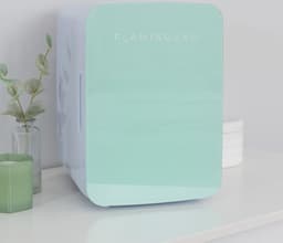 Mini Koelkast 10L - Cosmetische Koelkast met Warm en Koud Functie — thumbnail 5