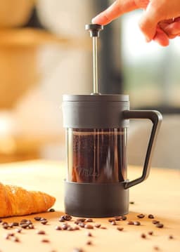 Milu French Press Koffiemaker | 350ml, 600ml, 1L | Glazen Cafetière, koffie Pers voor Thuis, Reizen en Kamperen – Inclusief Onderzetter, Lepel en Vervangingsfilter - Franse Pers Koffiezetapparaat (350 ml) — thumbnail 5