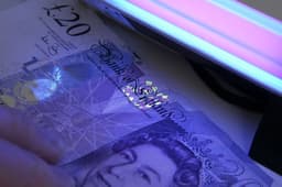 Draagbare blacklight - Draagbare blacklight / UV lamp met LED zaklamp - Vals geld detector - Geocaching — thumbnail 4