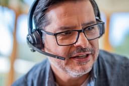 POLY Savi 8220 UC DECT 1880-1900 MHz USB-A Headset — thumbnail 2