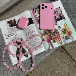 xoxo Wildhearts hoesje geschikt voor AirPods Pro 2 - Bubble Blush - Ook als telefoonhoesje verkrijgbaar - Schokbestendige wavy case - Koptelefoonhoesje - Beschermhoes met golvend design - Roze — thumbnail 4