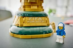 Lego Edition Sports 43020 Officiële Fifa World Cup™ Trofee Bouwstenen Multicolor — thumbnail 2