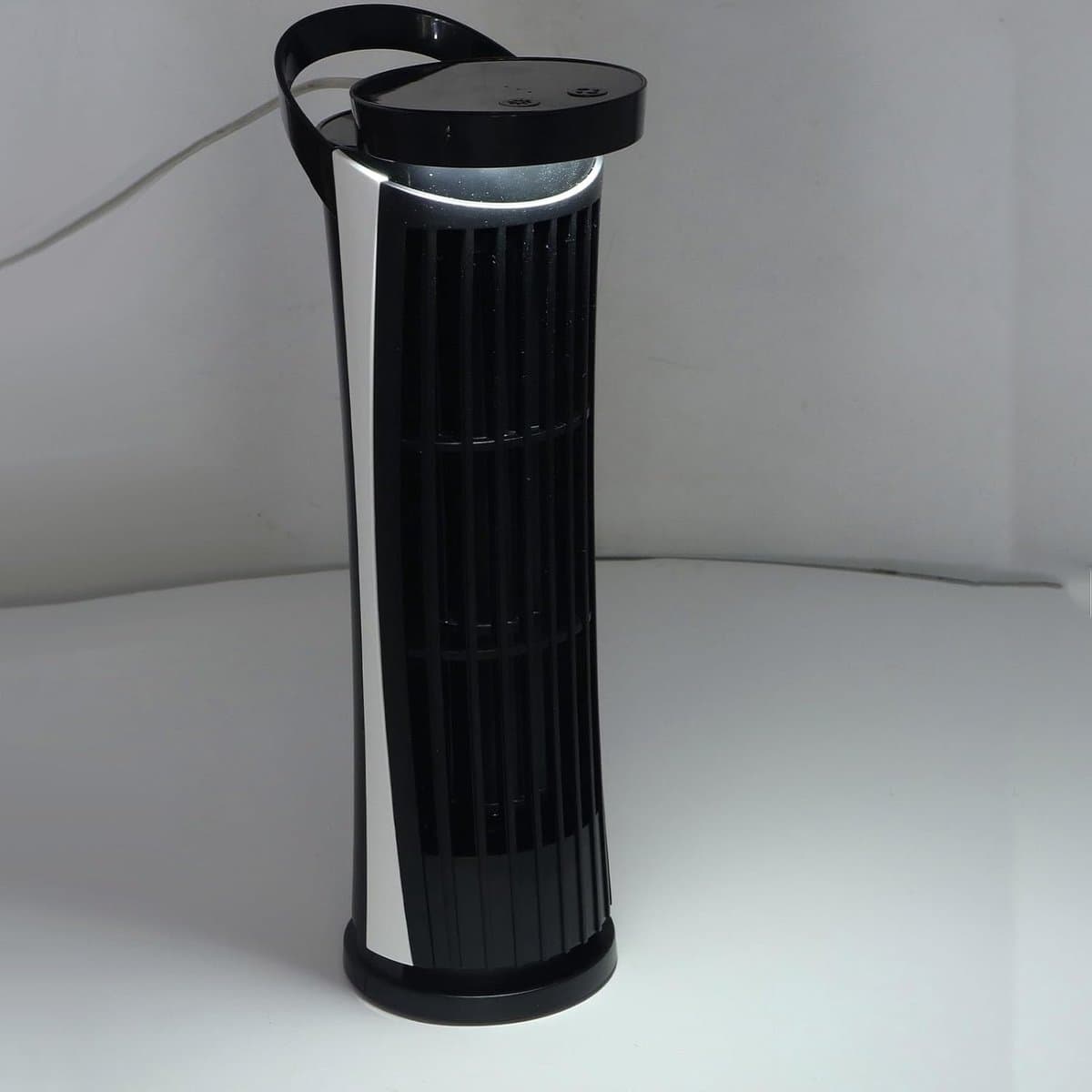 Torenventilator Bladloos - Ventilator Tafelmodel - Zomerse Koelte - 90 Graden Oscillatie - 27D x 10W x 9H cm - Zwart — afbeelding 1