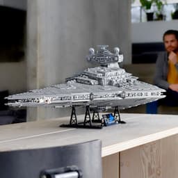 LEGO Star Wars UCS Imperial Star Destroyer - 75252 — thumbnail 10
