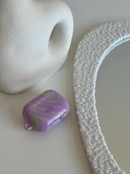 xoxo Wildhearts hoesje geschikt voor AirPods Pro - Main Character - Matte - Ook als telefoonhoesje verkrijgbaar - schokbestendige case - koptelefoon hoesje - Mat - Beschermhoes met zebraprint - dierenprint hoesje - Paars - Groen — thumbnail 5