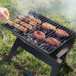 Opvouwbare Houtskool Barbecue - 44,5 X 30,5 X 35 cm - Draagbare BBQ - Mini Grill - Inklapbaar Barbecuetoestel - Compact Tafelmodel voor Buiten - Tafelgrill voor Camping, Balkon & Picknick – Mat Zwart — thumbnail 3