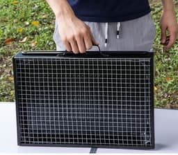 Draagbare houtskoolbarbecue — Geschikt voor 5–7 personen — Middelgroot — Opvouwbaar — Gemakkelijk mee te nemen — Ideaal voor picknicks, op reis, op het terras of bij het kamperen in de tuin — 43 x 29 x 23 cm — thumbnail 3