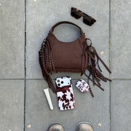 xoxo Wildhearts hoesje geschikt voor AirPods 4 - Midnight Rodeo - Ook als telefoonhoesje verkrijgbaar - schokbestendige case - koptelefoonhoes - Hoesje met dierenprint - Stier - Bruin / Beige — thumbnail 2