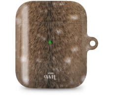 xoxo Wildhearts hoesje geschikt voor AirPods 1 & 2 - Bambi Bliss - Ook als telefoonhoesje verkrijgbaar - schokbestendige case - koptelefoonhoes - Hoesje met dierenprint - Hert - Bruin