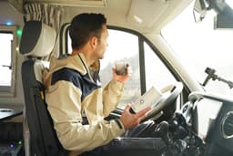 Outin - Draagbare Elektrische Espressomachine | Koffiezet apparaat voor Onderweg | Capsules & Gemalen Koffie | Portable Espresso Machine | Snelle Waterverwarming | 20 bar | Draagbare Koffiemachine | Reis & Camping Koffiezetapparaat | 12 volt — thumbnail 5