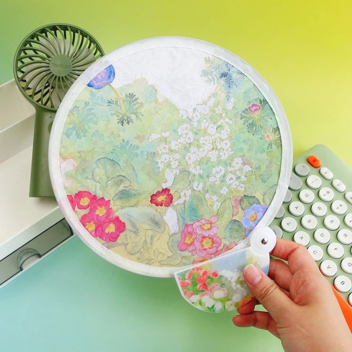 Ronde opvouwbare ventilator set - 2 stuks, handwaaier met bloemenpatronen voor zomer en bruiloften — afbeelding 1