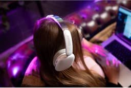 Concept SoundJoy HS4061 - Draadloze hoofdtelefoon voor in de oren - Tot 70 uur afspeeltijd - Bluetooth 5.4 - Snel opladen - Actieve ruisonderdrukking tot 33 dB - Wit — thumbnail 9