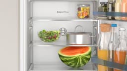Bosch KIL32VFE0 - Serie 4 -Inbouw koelkast met vriesvak 102.1 x 54.1 cm - Vlakscharnier -Multi Box XXL: een extra ruime lade voor groente en fruit - Led verlichting - SuperKoelen koelt nieuwe etenswaren in de koelkast sneller — thumbnail 10
