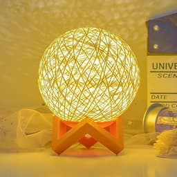 Rotan bal nachtlampje met verstelbare helderheid en warm geel licht, ideaal als sfeervolle slaapkamerdecoratie voor een gezellige en rustgevende ambiance — thumbnail 5