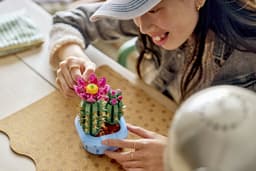 LEGO Botanicals - Bloeiende cactus Constructiespeelgoed — thumbnail 2