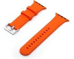 By Qubix - Geschikt voor Apple Watch bandje - Rubberen Siliconen sportbandje met gesp - Oranje - Geschikt voor Apple Watch 38 mm / 40 mm / 41 mm / 42 mm - Smartwatch bandje - siliconen sport bandje - smartwatchbandje