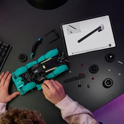 LEGO Technic - Aston Martin Valkyrie Constructiespeelgoed — thumbnail 2
