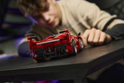 LEGO Technic - Ferrari FXX K Constructiespeelgoed — thumbnail 3