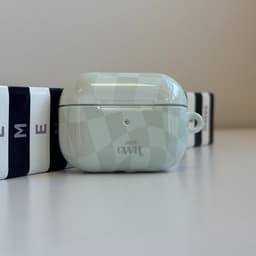 xoxo Wildhearts hoesje geschikt voor AirPods Pro 2 - Pretty Pistache - Glossy - Ook als telefoonhoesje verkrijgbaar - schokbestendige case - koptelefoon hoesje - Glimmend - Beschermhoes met golvende blokjes - Golven - Groen — thumbnail 4
