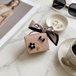 Roze hoesje voor oordopjes dames met strik en decoratieve details geschikt voor AirPods Pro 2 kunstleer hardcase met ring en lint — thumbnail 3
