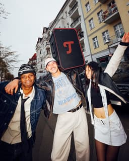 Teufel ROCKSTER NEO - Draagbare bluetooth partyspeaker, 130 dB, Batterijduur tot 36 uur, Bescherming tegen spatwater en stof, Powerbank-functie - zwart — thumbnail 2