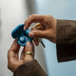JLab JBuds Mini ANC Draadloze Oordopjes - Active Noise Cancelling Oortjes Draadloos - 25 uur Batterijduur - Apple Find My - Bluetooth Multipoint - Met Microfoon - Geschikt voor Android en Apple - Donkerblauw — thumbnail 3