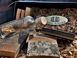 The Barrel BBQ Bottle (Box) / Cadeauverpakking /  Limited Edition / Houtsnippers / Whisky Chunks / Sinterklaas / Kerst / Barbecue / Rookhout — thumbnail 3