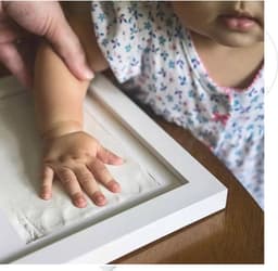 Baby Fotolijstje met Klei Afdruk - Hand/Voet Afdruk - Fotolijst Gipsafdruk - Kraamcadeau - Baby cadeau meisje/baby cadea jongen - Geboorte cadeau/Kraam cadeau - Kraammand - Kerst Cadeautje — thumbnail 5
