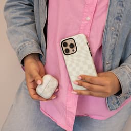 xoxo Wildhearts hoesje geschikt voor AirPods Pro 2 - Pretty Pistache - Matte - Ook als telefoonhoesje verkrijgbaar - schokbestendige case - koptelefoon hoesje - Mat - Beschermhoes met golvende blokjes - Golven - Groen — thumbnail 4