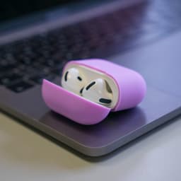 Hoesje in het zwart geschikt voor de Apple AirPods 4 - TCH - Beschermhoes — thumbnail 3
