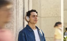 JBL Tour One M3 - Draadloze Noise Cancelling Koptelefoon - Bluetooth - Over-ear - Adaptive ANC - 70 uur batterij - Mocca — thumbnail 5